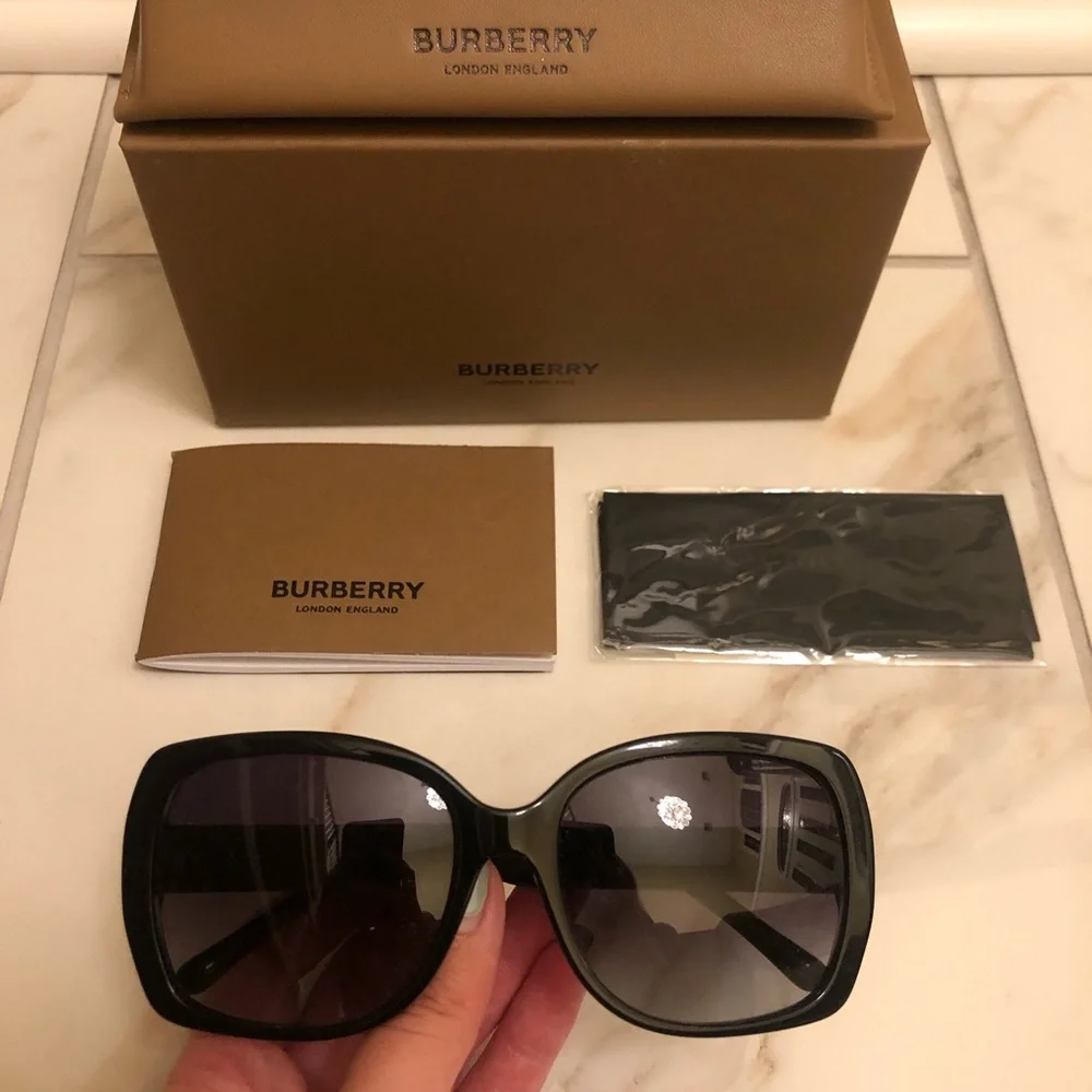 🔥NEW BURBERRY SUNGLASSES 🔥 - Picture 12 of 12